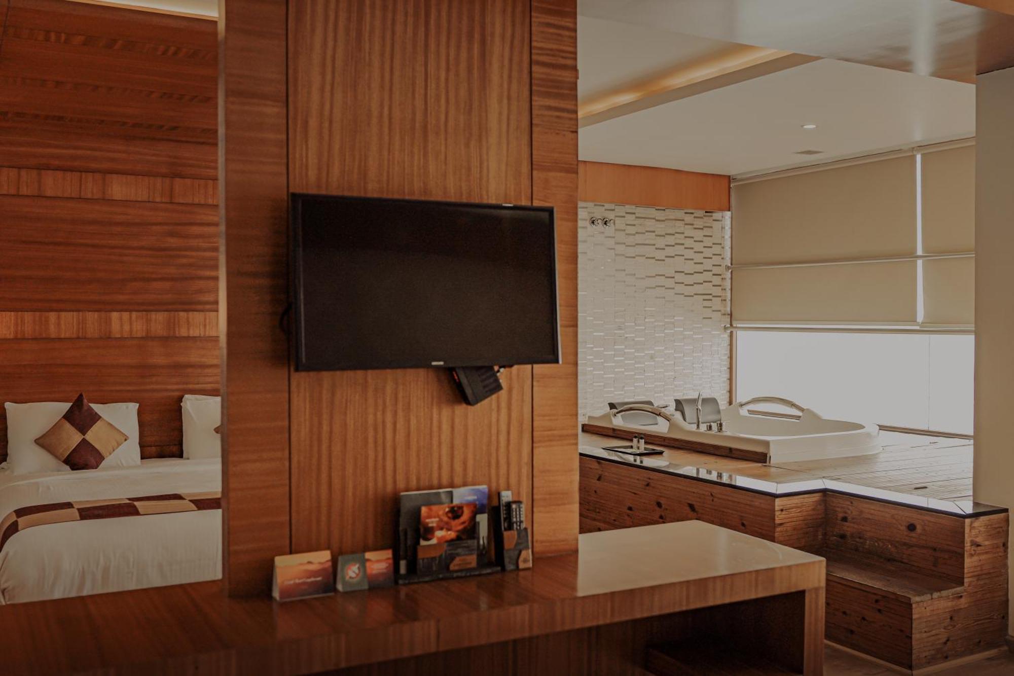 Amber Dale Luxury Hotel & Spa, مونار المظهر الخارجي الصورة